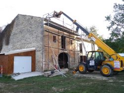 charpente-reparation de toiture-macon-maconnerie-renovation de maison-construction en beton arme-artisan macon