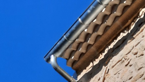 charpente-reparation de toiture-macon-maconnerie-renovation de maison-construction en beton arme-artisan macon