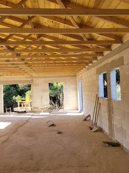 extension de maison Tarascon-charpente-reparation de toiture-macon-maconnerie-renovation de maison-construction en beton arme-artisan macon